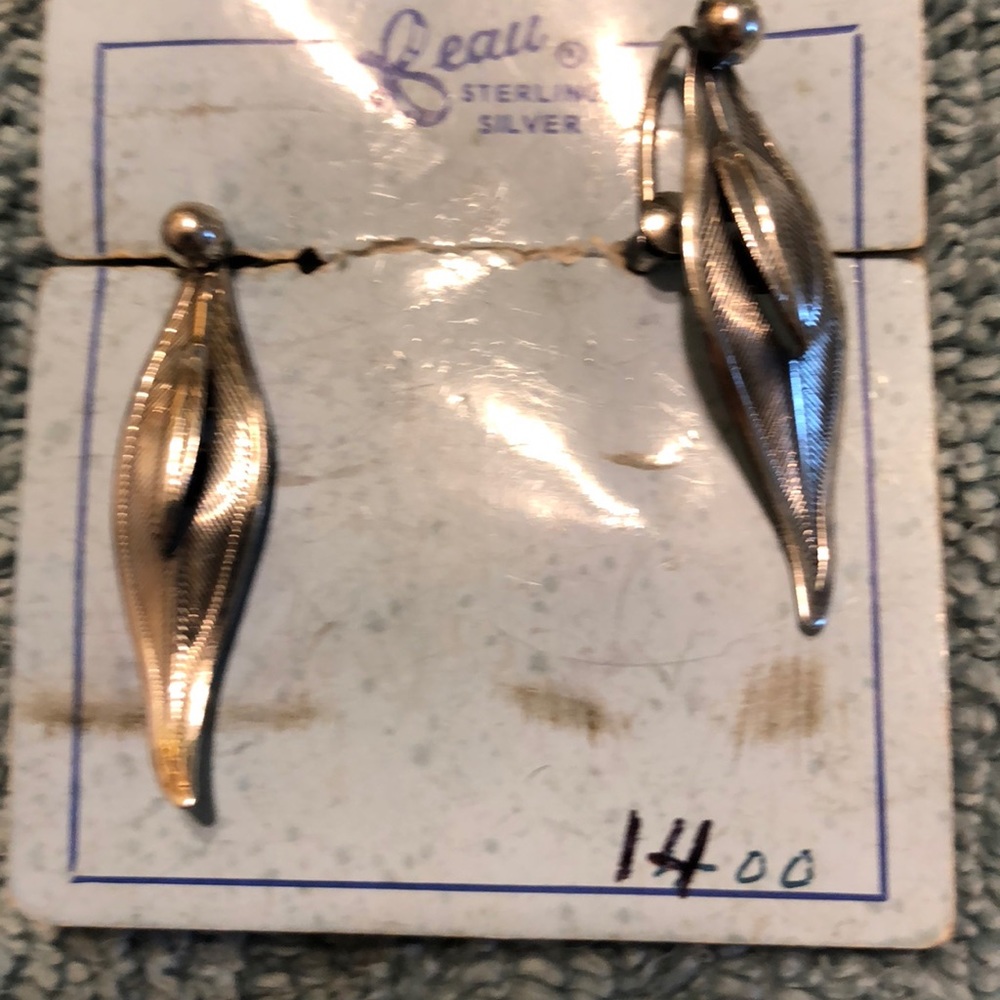 Beau sterling silver, screw in feather earrings